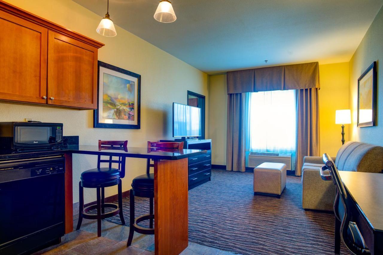 King Suite Kitchenette,1145560024:JPEG